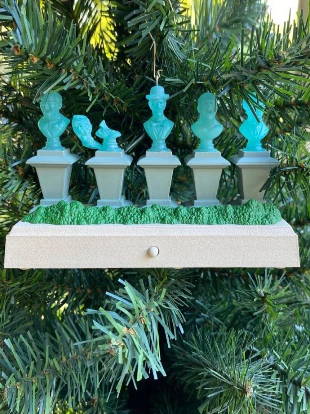 NWT Hallmark Haunted Mansion The Singing Busts ornament